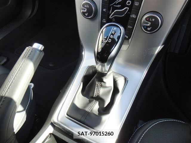 Volvo V40 2017-12 288642-13