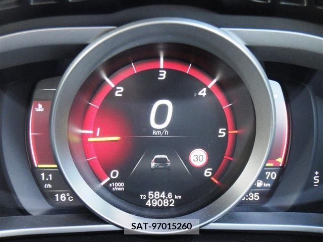 Volvo V40 2017-12 288642-10
