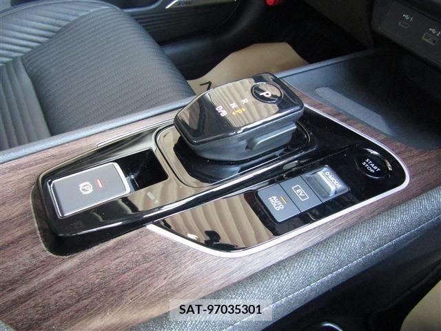 Nissan AURA 2021-06 343359-13