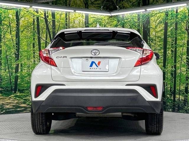 Toyota C-HR 2017-08 195823-15