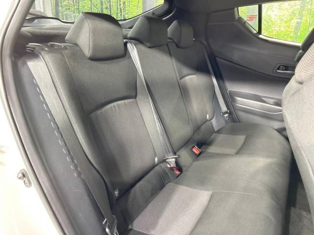 Toyota C-HR 2017-08 195823-9