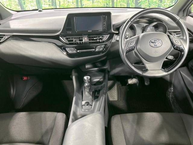 Toyota C-HR 2017-08 195823-1