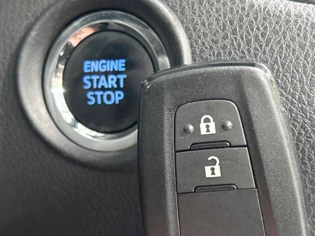 Toyota C-HR 2017-08 195823-7