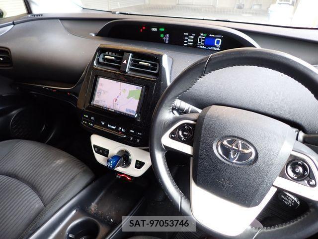 Toyota PRIUS 2016-10 282144-11