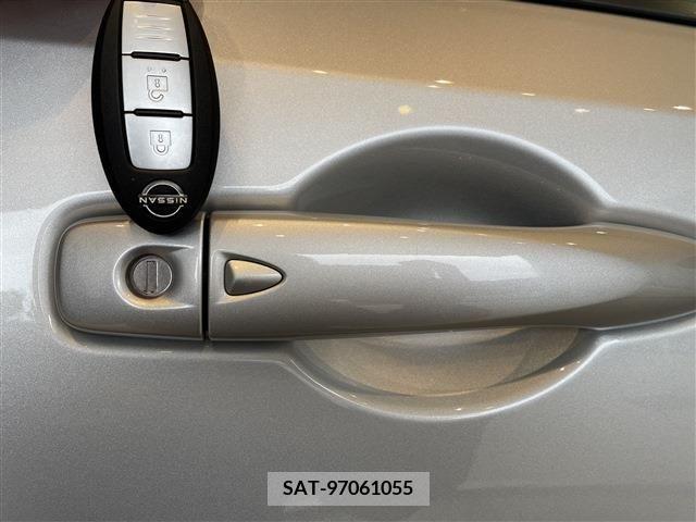 Nissan NOTE 2021-08 239007-9