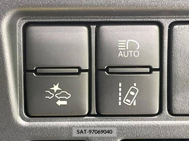 Toyota NOAH 2018-11 225094-5