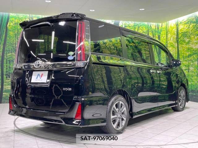 Toyota NOAH 2018-11 225094-18