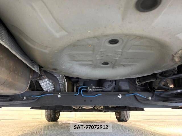 Nissan JUKE 2010-09 320483-19
