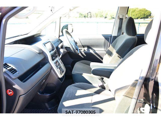 Toyota VOXY 2011-12 254493-11