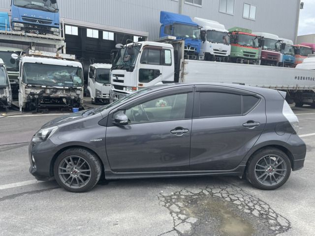 Toyota AQUA 2013-02 1528-0