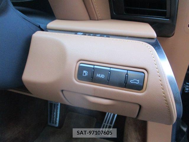 Lexus LC 2022-02 388296-16