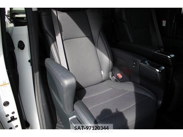 Toyota ALPHARD 2018-03 203908-13