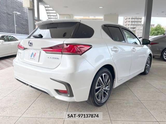 Lexus CT 2022-02 334375-17