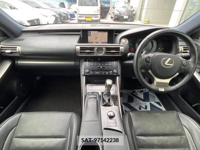 Lexus IS 2013-06 275483-1
