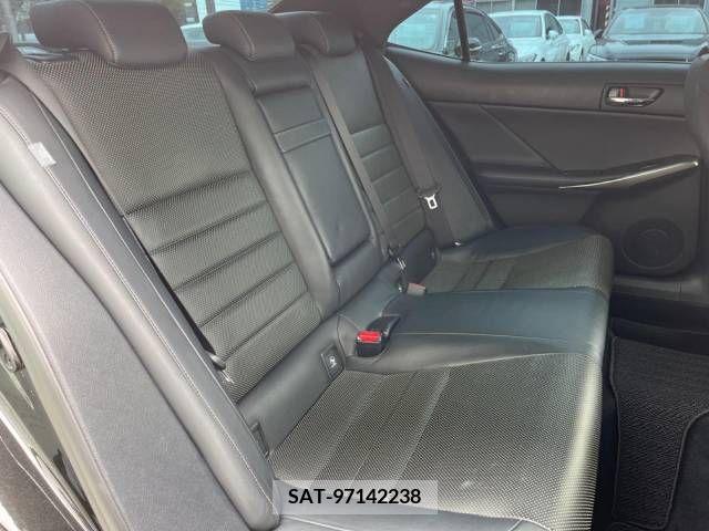 Lexus IS 2013-06 275483-11