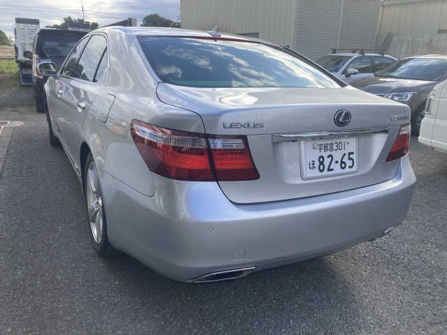 Lexus LS 2008-04 185930-2