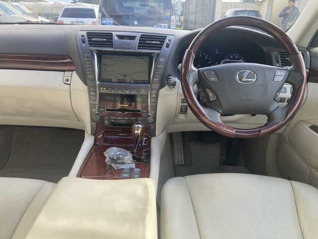Lexus LS 2008-04 185930-1