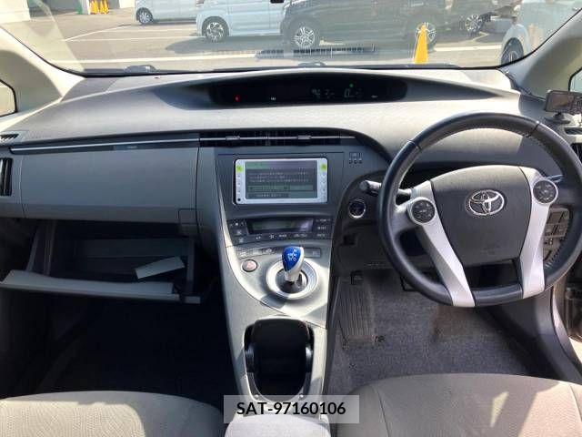 Toyota PRIUS 2011-08 327837-1