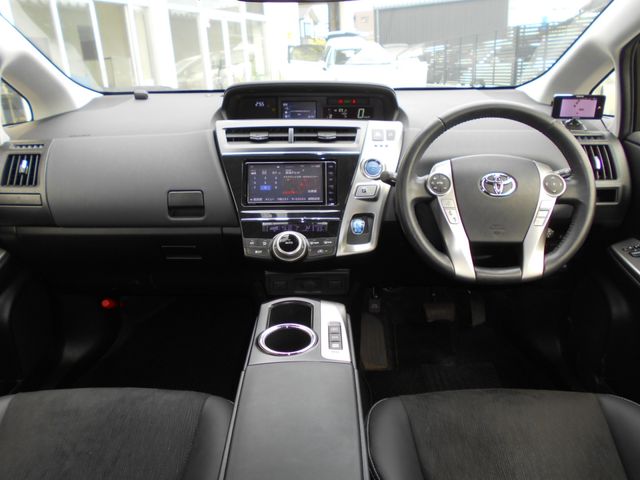 Toyota PRIUS ALPHA 2018-10 20718-17