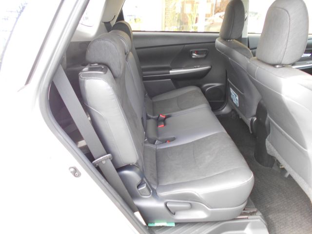 Toyota PRIUS ALPHA 2018-10 20718-11