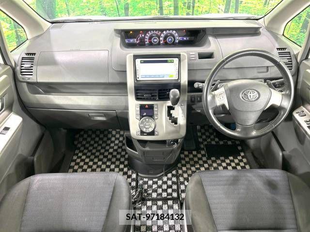Toyota VOXY 2009-11 395004-1