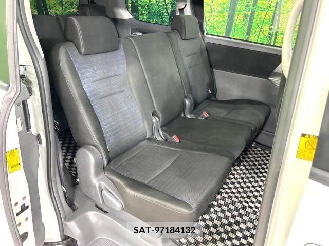 Toyota VOXY 2009-11 395004-9