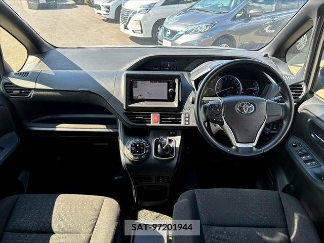 Toyota VOXY HYBRID 2016-11 322811-1