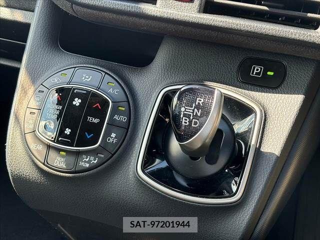 Toyota VOXY HYBRID 2016-11 322811-6