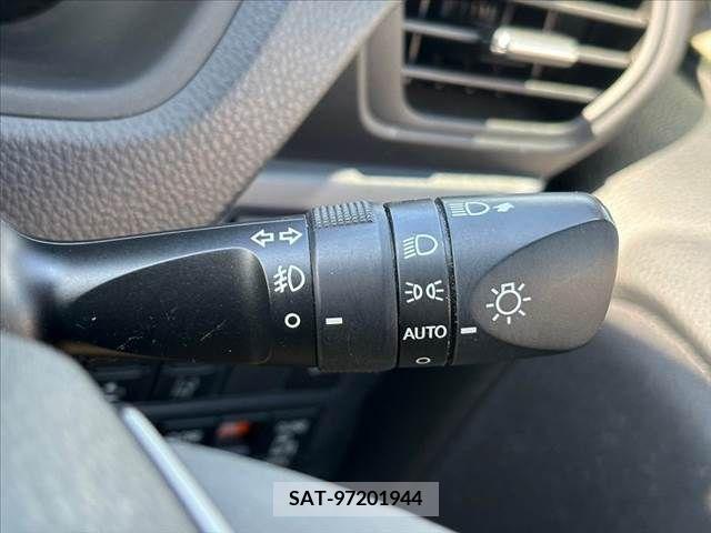 Toyota VOXY HYBRID 2016-11 322811-25