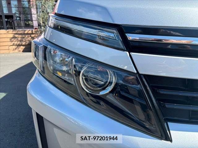 Toyota VOXY HYBRID 2016-11 322811-29