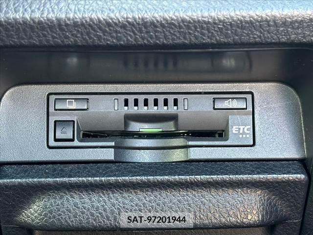 Toyota VOXY HYBRID 2016-11 322811-21