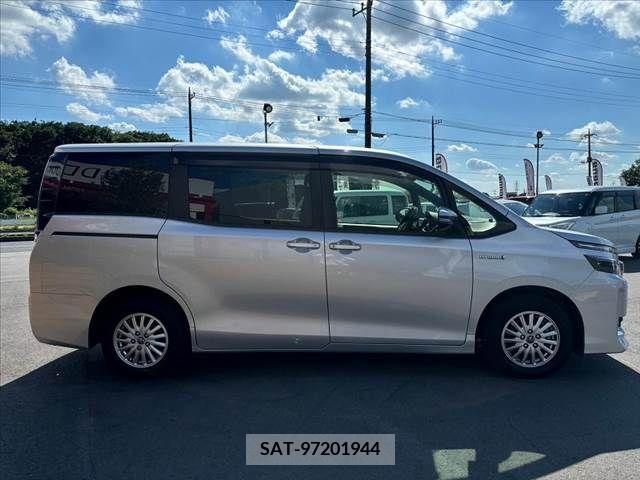 Toyota VOXY HYBRID 2016-11 322811-11