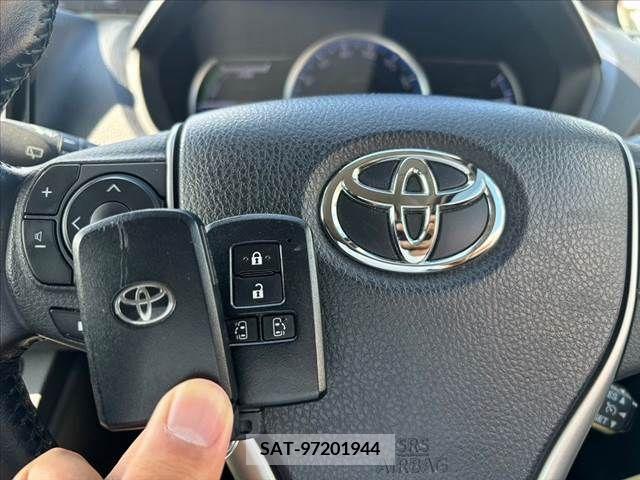 Toyota VOXY HYBRID 2016-11 322811-3