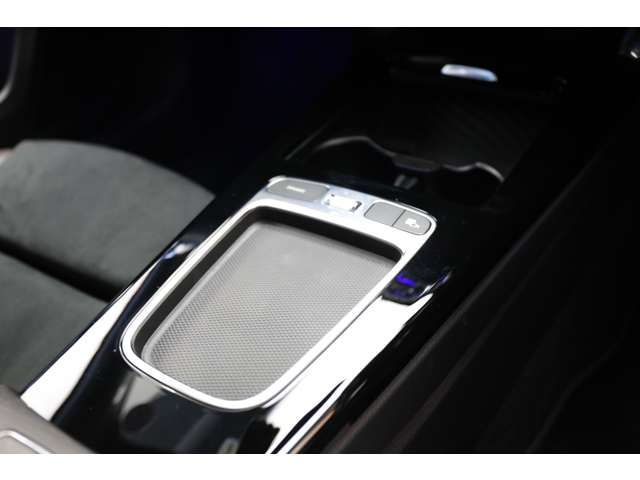 Mercedes Benz A-CLASS 2023-04 27262-17
