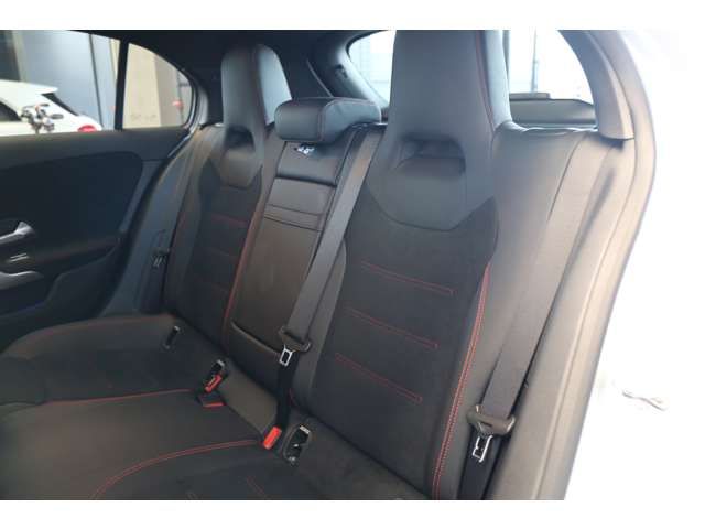 Mercedes Benz A-CLASS 2023-04 27262-9
