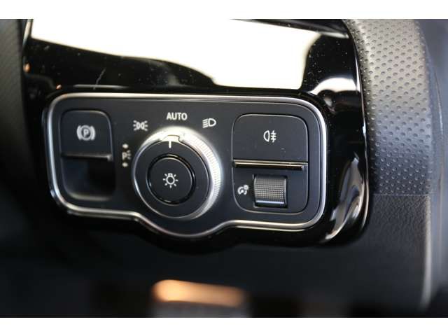 Mercedes Benz A-CLASS 2023-04 27262-19
