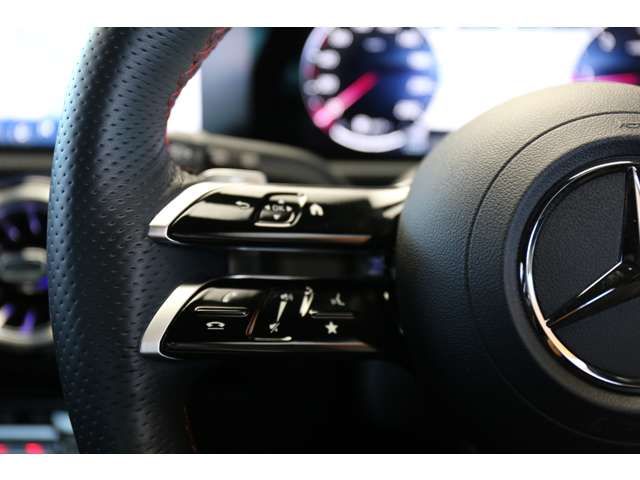 Mercedes Benz A-CLASS 2023-04 27262-11
