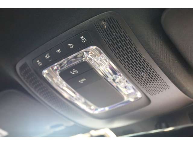 Mercedes Benz A-CLASS 2023-04 27262-18
