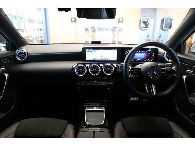 Mercedes Benz A-CLASS 2023-04 27262-1