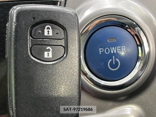 Toyota PRIUS ALPHA 2016-02 366773-5