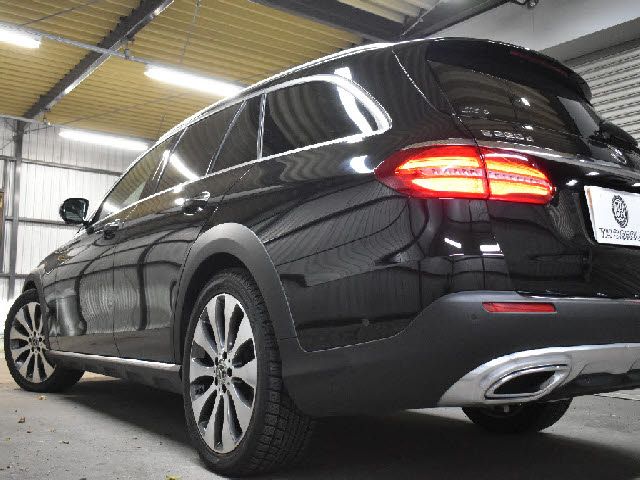 Mercedes Benz E-CLASS 2019-06 191136-23