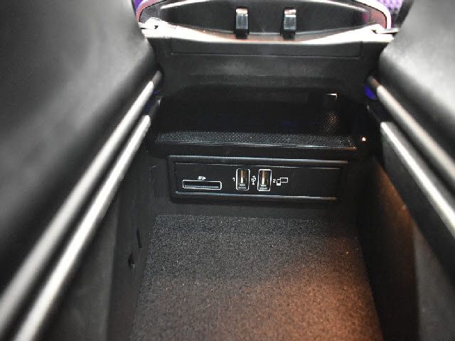 Mercedes Benz E-CLASS 2019-06 191136-14