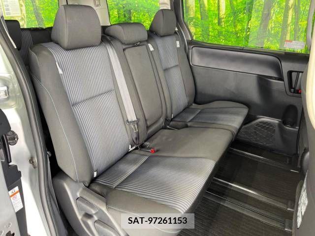 Toyota VOXY 2014-01 289198-9