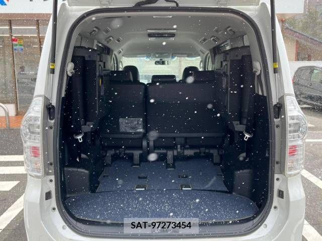 Toyota VOXY 2014-03 289218-10