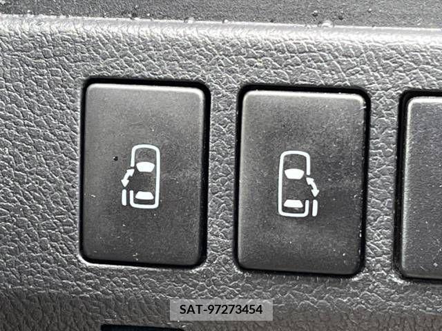 Toyota VOXY 2014-03 289218-4