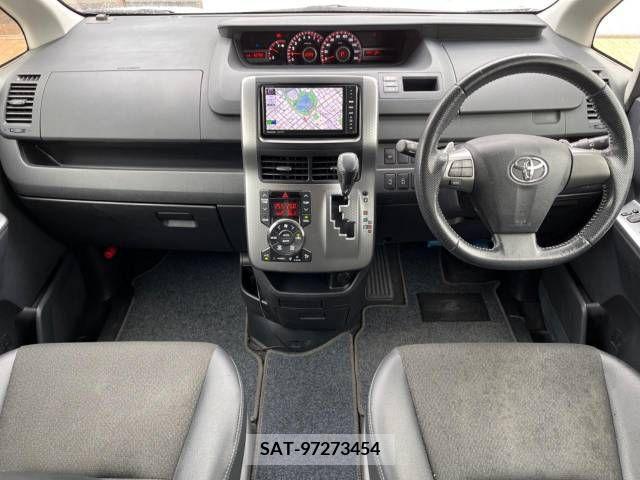 Toyota VOXY 2014-03 289218-1