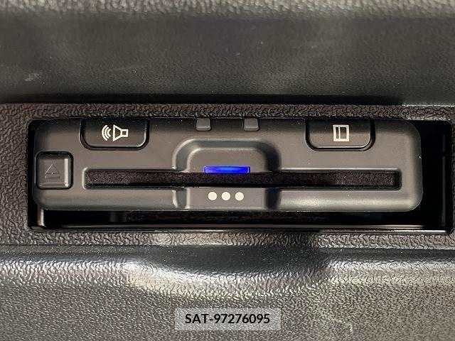Toyota HIACE VAN 2019-01 303161-6