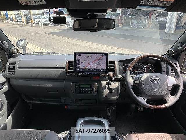 Toyota HIACE VAN 2019-01 303161-1