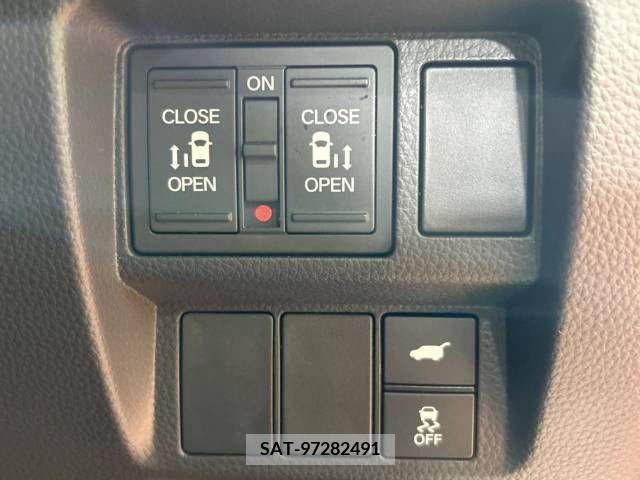 Honda e 2023-11 333092-5