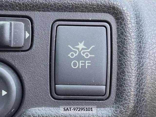 Nissan NOTE 2018-05 365485-1